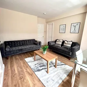 4 Bedroom House With Driveway Newcastle upon Tyne